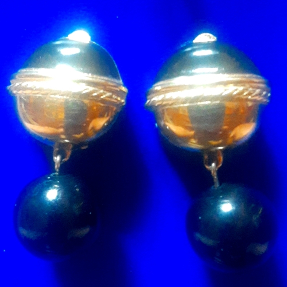 Elegant Gold Tone and Black Earrings - Picture 1 of 5